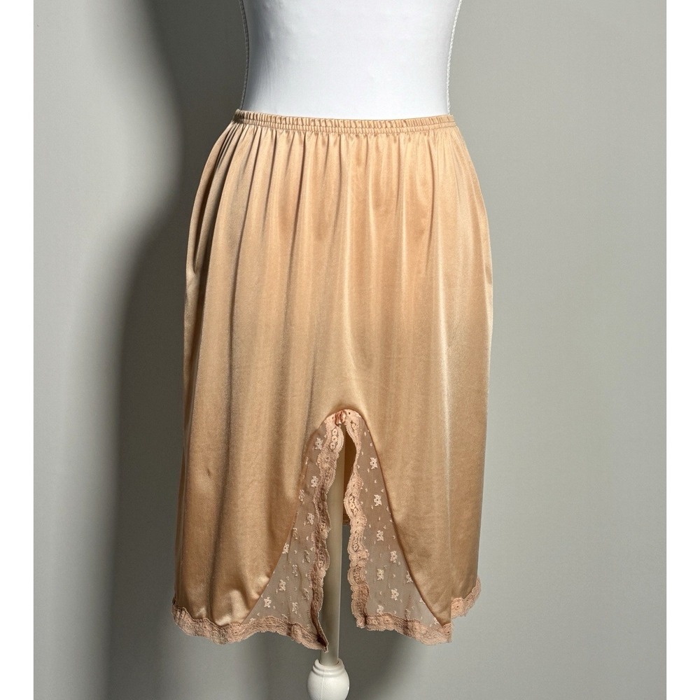 Vintage Vanity Fair Nylon Lace Trim Half Slip Peach Sz M Short 21"‎ Petticoat
